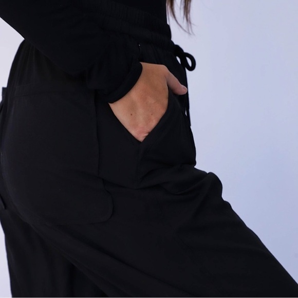 NWT The Foxy Kind Relaxed Rebel High Rise Drawstring Slit Hem Pants Black Medium - Picture 5 of 16
